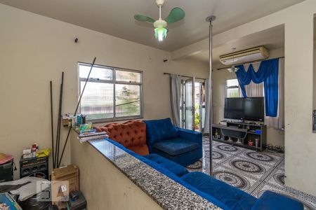 Sala  de casa à venda com 6 quartos, 196m² em Olaria, Rio de Janeiro