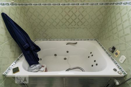 Casa à venda com 196m², 6 quartos e 4 vagasBanheiro da suíte