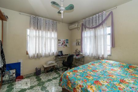 Casa à venda com 196m², 6 quartos e 4 vagasQuarto 1