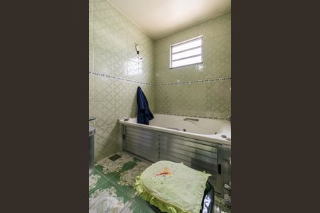 Casa à venda com 196m², 6 quartos e 4 vagasBanheiro da suíte