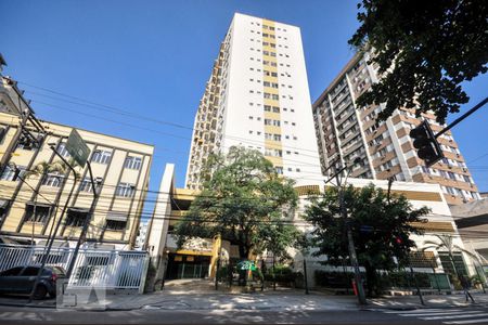 Apartamento para alugar com 76m², 2 quartos e 1 vagaFachada