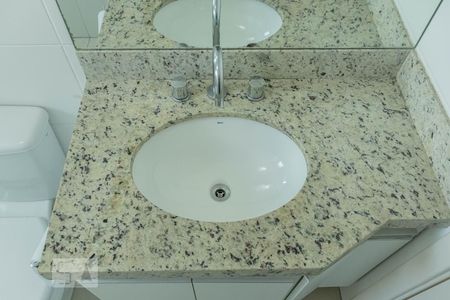 Apartamento à venda com 72m², 2 quartos e 2 vagas Apartamento à venda com 72m², 2 quartos e 2 vagasBanheiro da Suíte