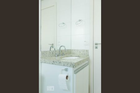 Apartamento à venda com 72m², 2 quartos e 2 vagas Apartamento à venda com 72m², 2 quartos e 2 vagasBanheiro da Suíte