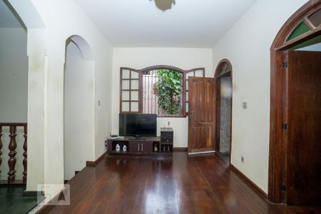 Sala de TV de casa à venda com 3 quartos, 240m² em Santa Amelia, Belo Horizonte