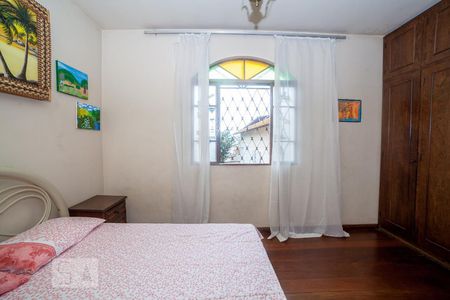 Casa à venda com 240m², 3 quartos e 4 vagas Casa à venda com 240m², 3 quartos e 4 vagasQuarto 2