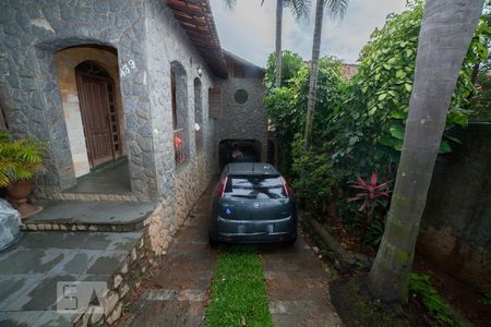 Casa à venda com 240m², 3 quartos e 4 vagas Casa à venda com 240m², 3 quartos e 4 vagasGaragem