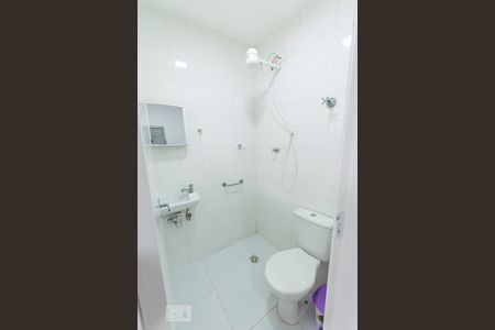 Casa para alugar com 198m², 3 quartos e 2 vagasFundos - Banheiro de serviço