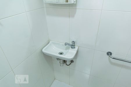Casa para alugar com 198m², 3 quartos e 2 vagasFundos - Banheiro de serviço