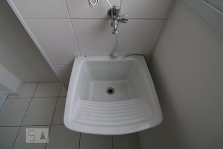 Area serviço - tanque de apartamento para alugar com 3 quartos, 64m² em Vila Antonieta, São Paulo