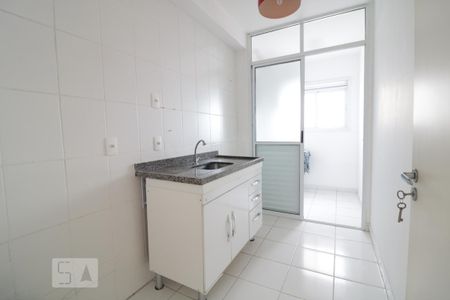 Cozinha de apartamento para alugar com 3 quartos, 64m² em Vila Antonieta, São Paulo