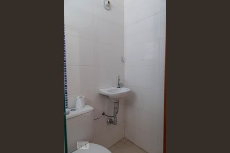 Casa à venda com 55m², 3 quartos e sem vaga Casa à venda com 55m², 3 quartos e sem vagaBanheiro