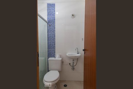Casa à venda com 55m², 3 quartos e sem vaga Casa à venda com 55m², 3 quartos e sem vagaBanheiro