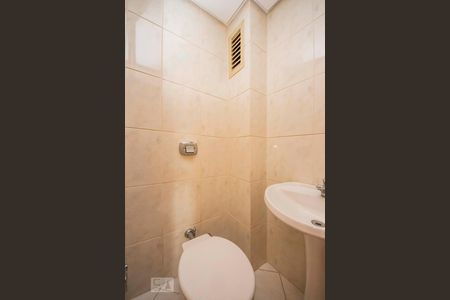 Lavabo de apartamento para alugar com 3 quartos, 120m² em Petrópolis, Porto Alegre