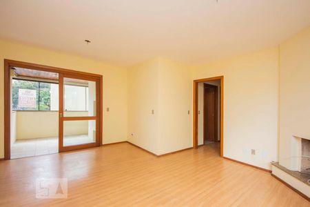 Sala com lareira de apartamento para alugar com 3 quartos, 120m² em Petrópolis, Porto Alegre