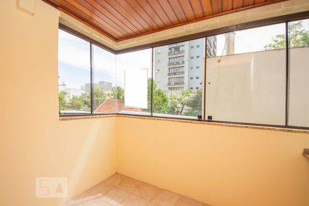 Varanda com churrasqueira de apartamento para alugar com 3 quartos, 120m² em Petrópolis, Porto Alegre