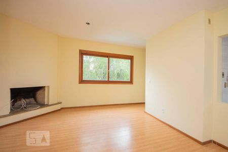 Sala com lareira de apartamento para alugar com 3 quartos, 120m² em Petrópolis, Porto Alegre