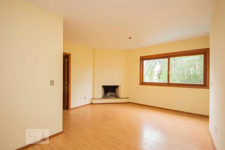 Sala com lareira de apartamento para alugar com 3 quartos, 120m² em Petrópolis, Porto Alegre