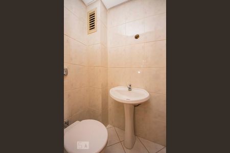 Lavabo de apartamento para alugar com 3 quartos, 120m² em Petrópolis, Porto Alegre