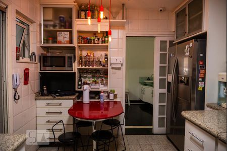 Apartamento à venda com 240m², 4 quartos e 1 vaga Apartamento à venda com 240m², 4 quartos e 1 vagaCozinha