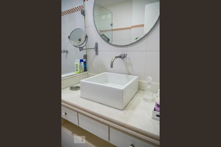 Apartamento à venda com 240m², 4 quartos e 1 vaga Apartamento à venda com 240m², 4 quartos e 1 vagaBanheiro