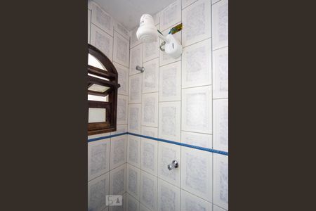 Casa para alugar com 250m², 7 quartos e 3 vagasBanheiro detalhe chuveiro