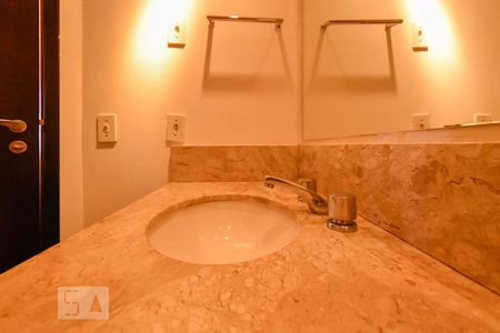 Banheiro de kitnet/studio para alugar com 1 quarto, 23m² em Jardim Paulista, São Paulo