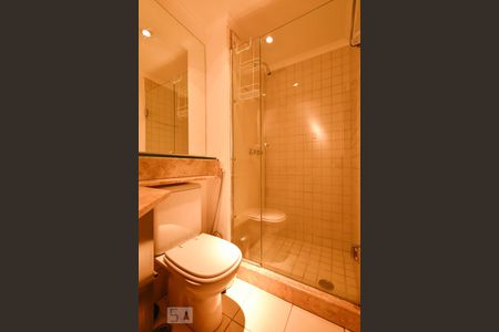 Banheiro de kitnet/studio para alugar com 1 quarto, 23m² em Jardim Paulista, São Paulo