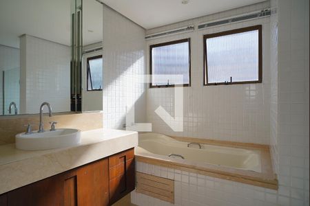 Banheiro da Suíte de apartamento para alugar com 3 quartos, 190m² em Centro, Florianópolis