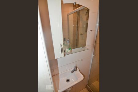 Banheiro de kitnet/studio para alugar com 1 quarto, 32m² em Centro, Rio de Janeiro