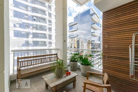 Apartamento à venda com 77m², 1 quarto e 2 vagas Apartamento à venda com 77m², 1 quarto e 2 vagasVaranda