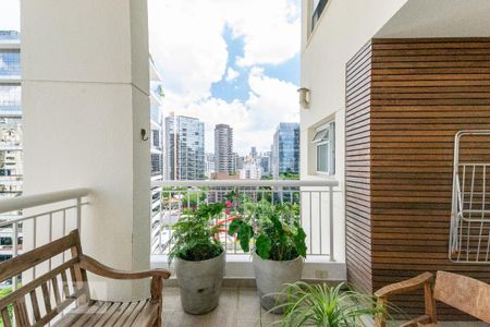 Apartamento à venda com 77m², 1 quarto e 2 vagas Apartamento à venda com 77m², 1 quarto e 2 vagasVaranda