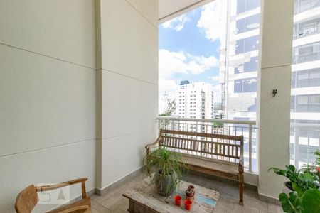 Apartamento à venda com 77m², 1 quarto e 2 vagas Apartamento à venda com 77m², 1 quarto e 2 vagasVaranda