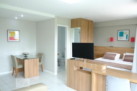 Studio - mesa de jantar e quarto de apartamento à venda com 2 quartos, 73m² em Jacarepaguá, Rio de Janeiro