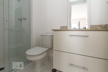 Banheiro de kitnet/studio para alugar com 1 quarto, 48m² em Mooca, São Paulo