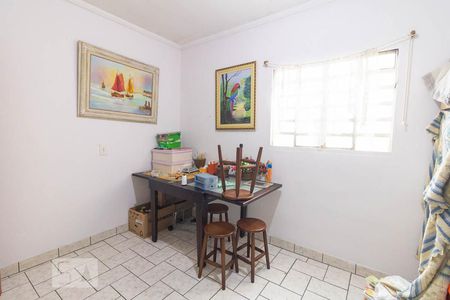 Casa à venda com 329m², 4 quartos e 5 vagas Casa à venda com 329m², 4 quartos e 5 vagasQuarto de Serviço