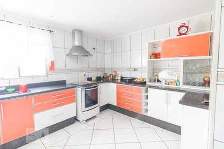 Casa à venda com 329m², 4 quartos e 5 vagas Casa à venda com 329m², 4 quartos e 5 vagasCozinha