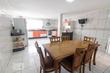 Casa à venda com 329m², 4 quartos e 5 vagas Casa à venda com 329m², 4 quartos e 5 vagasCozinha