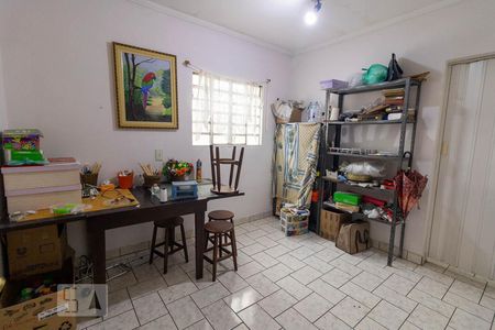 Casa à venda com 329m², 4 quartos e 5 vagas Casa à venda com 329m², 4 quartos e 5 vagasQuarto de Serviço