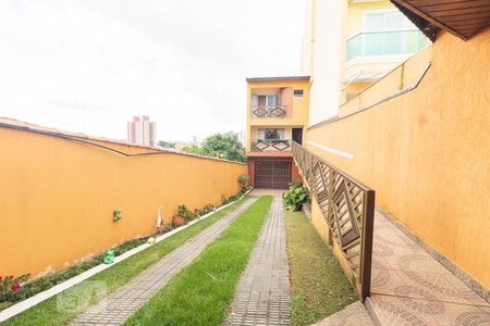 Casa à venda com 329m², 4 quartos e 5 vagas Casa à venda com 329m², 4 quartos e 5 vagasJardim e vista da Casa