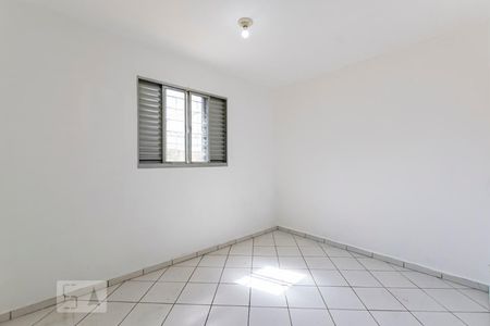 Quarto 2 de casa para alugar com 2 quartos, 50m² em Vila das Mercês, São Paulo