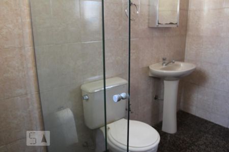 Banheiro de casa para alugar com 1 quarto, 55m² em Vila Uniao (zona Leste), São Paulo