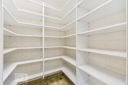 Apartamento à venda com 590m², 3 quartos e 5 vagasDispensa