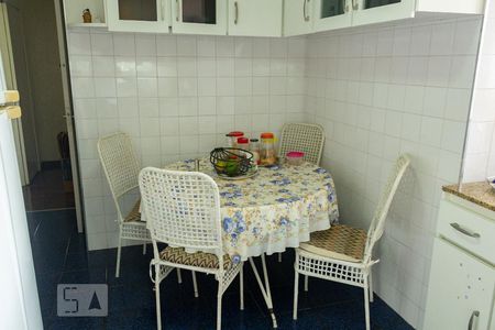 Apartamento à venda com 109m², 3 quartos e 2 vagas Apartamento à venda com 109m², 3 quartos e 2 vagasCozinha
