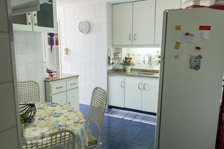 Apartamento à venda com 109m², 3 quartos e 2 vagas Apartamento à venda com 109m², 3 quartos e 2 vagasCozinha