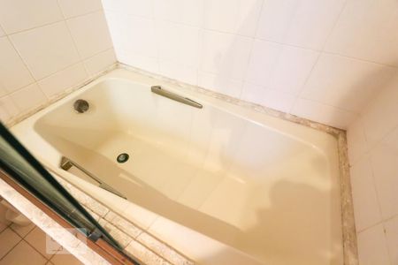 Apartamento à venda com 305m², 4 quartos e 5 vagas Apartamento à venda com 305m², 4 quartos e 5 vagasBanheiro da suíte 3 - Hodro