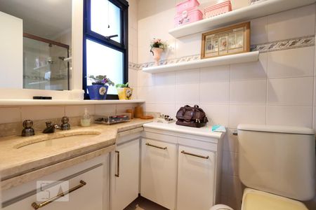 Apartamento à venda com 305m², 4 quartos e 5 vagas Apartamento à venda com 305m², 4 quartos e 5 vagasBanheiro da suíte 3