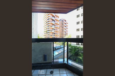 Apartamento à venda com 305m², 4 quartos e 5 vagas Apartamento à venda com 305m², 4 quartos e 5 vagasVaranda da suíte 2 e 3