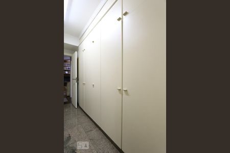 Apartamento à venda com 305m², 4 quartos e 5 vagas Apartamento à venda com 305m², 4 quartos e 5 vagasDespensa