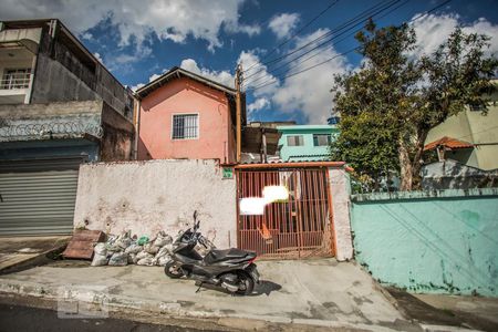 Casa à venda com 36m², 1 quarto e 1 vaga Casa à venda com 36m², 1 quarto e 1 vagaFachada