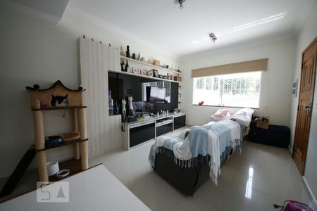 Sala de casa à venda com 3 quartos, 200m² em Vila Inglesa, São Paulo